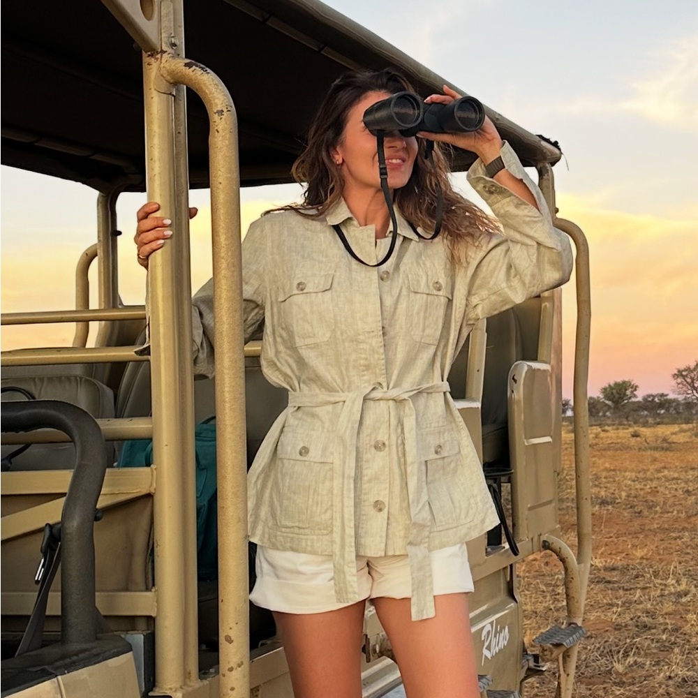 Tommy Bahama %100 Linen Utiliyu Women's Beige Jacket Shirt